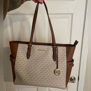 Michael Kors Charlotte Tote Bag - Large
